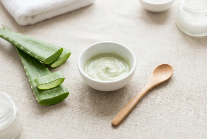 Yatıştırıcı Aloe Vera Maskesi: Nasıl Hazırlanır ve Güvenle Nasıl Uygulanır?