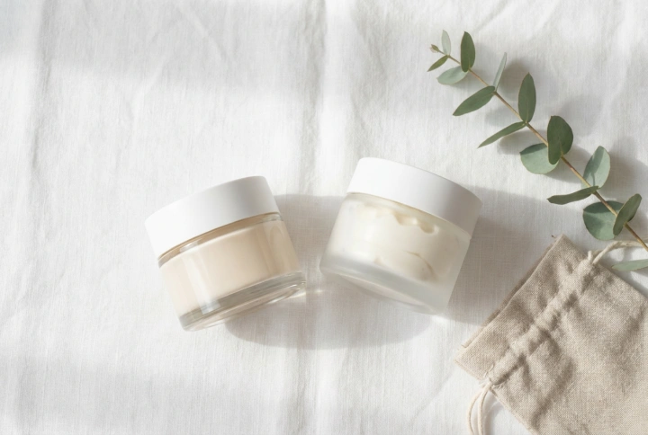 Yüz Nemlendirici Kremleri: Gündüz ve Gece İçin Hangisi Seçilir?