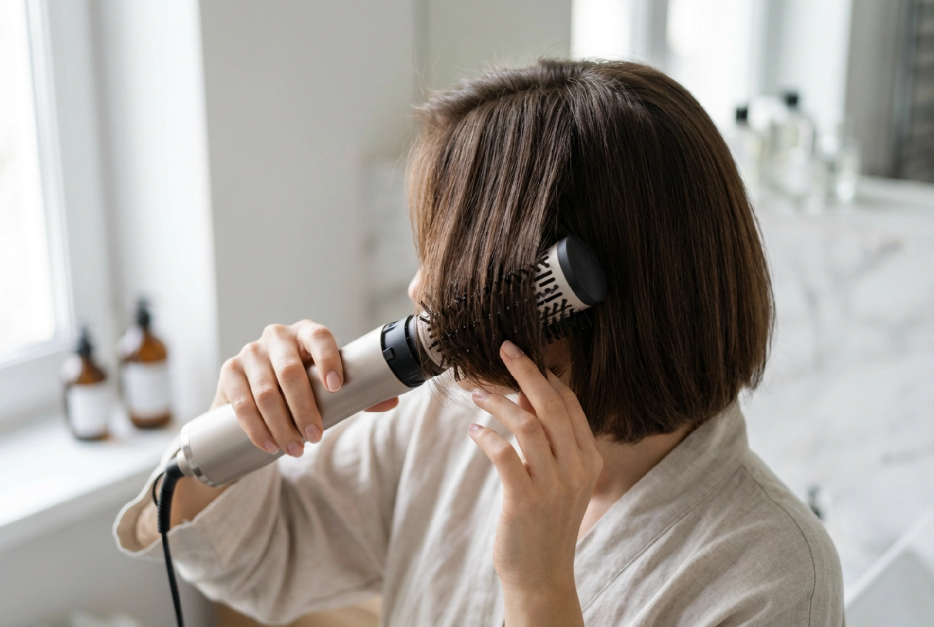 Kısa Saçlar İçin Döner Başlıklı Saç Şekillendirici Kurutucu: Dipten Şekillendirme