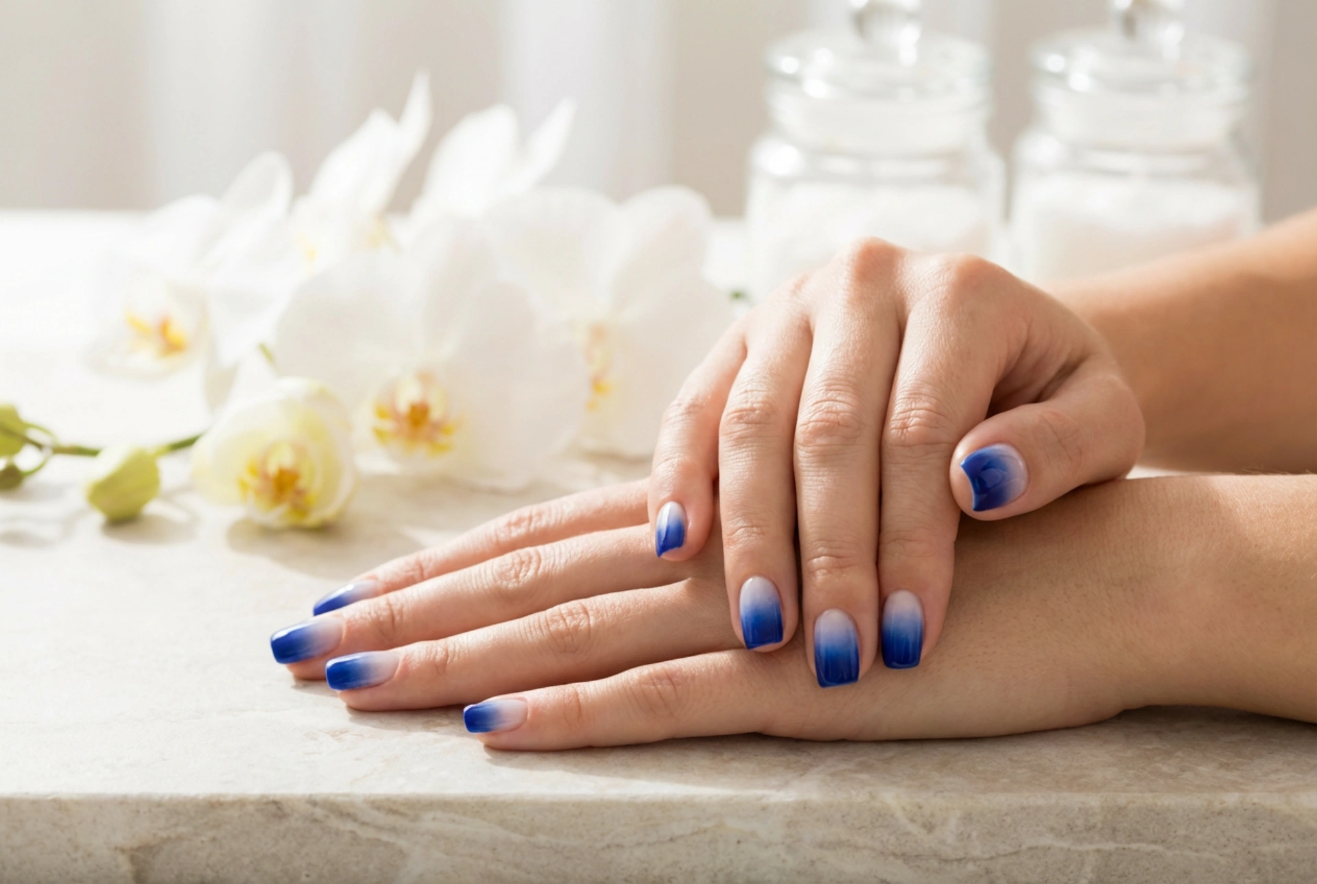 Kobalt Ombre Tırnaklar: Akıcı Geçişli Doygun Mavi