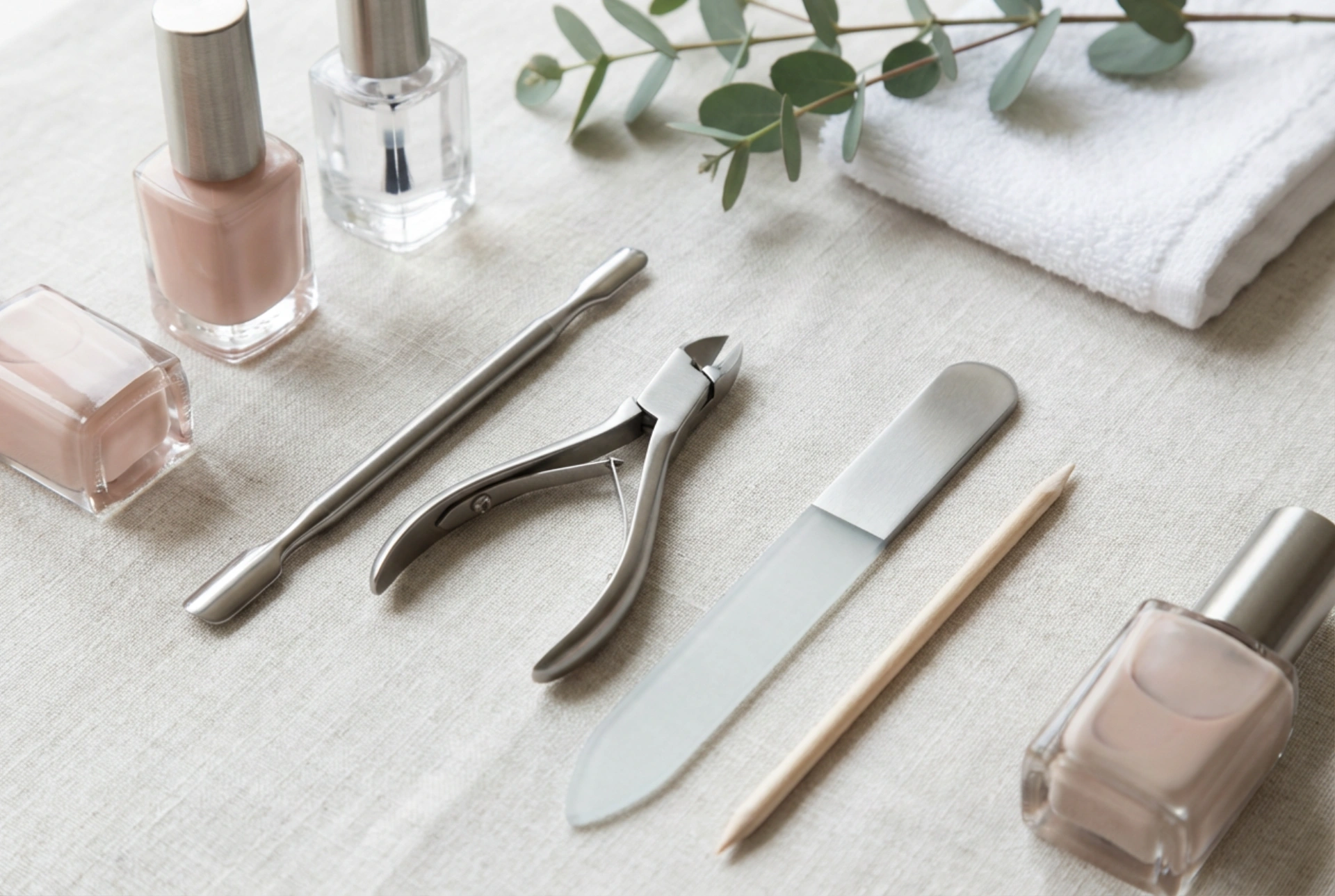 Profesyonel Tırnak Seti: Başlangıç Setinden Farkları ve Nasıl Kullanılır