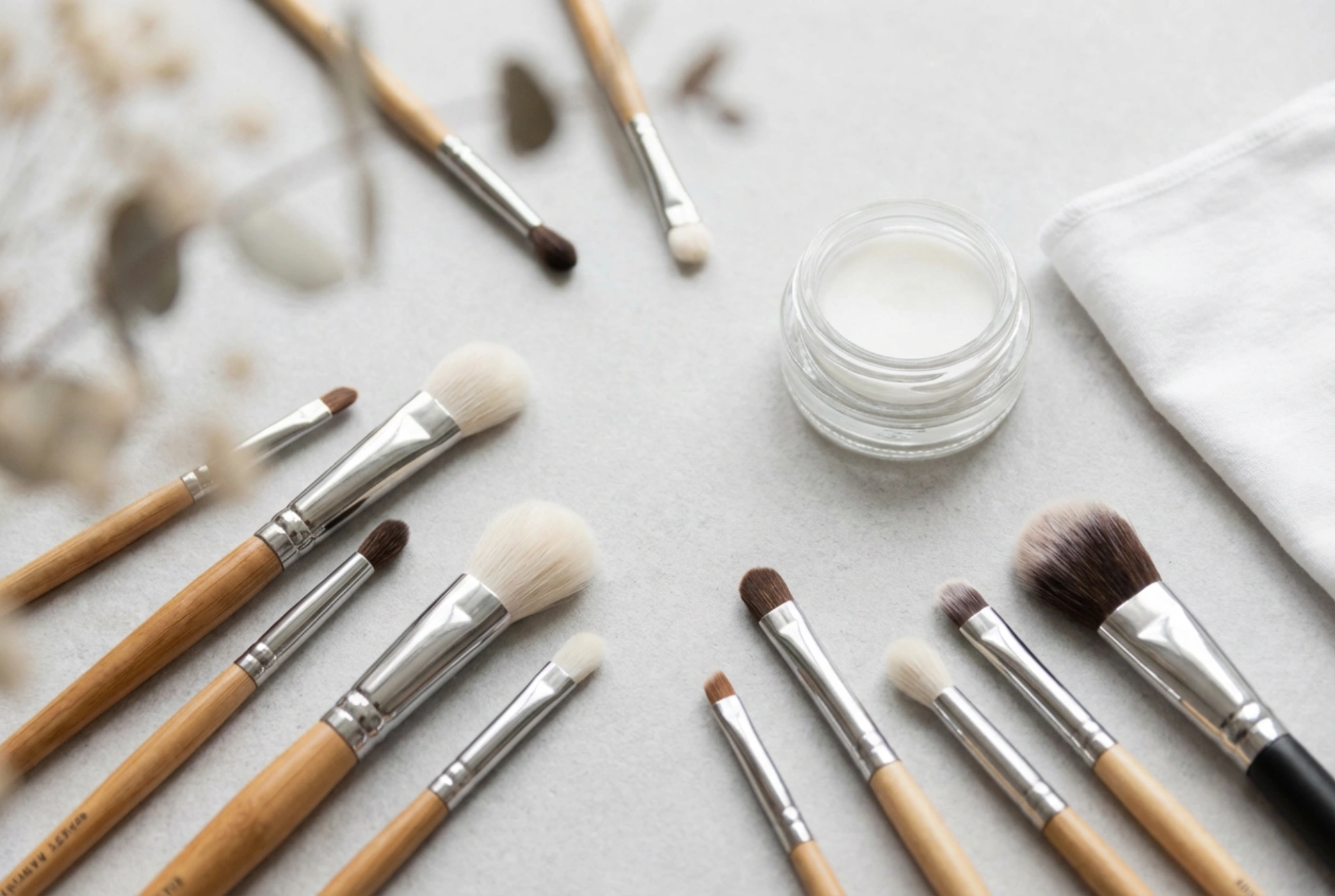 Göz Makyajı Fırçaları: Temel Set, Kullanım Alanları ve Bakım