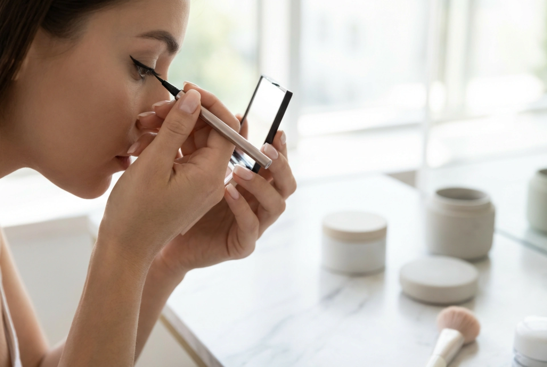 Yeni Başlayanlar İçin Eyeliner Çekme Rehberi: Adım Adım ve Sık Yapılan Hatalar