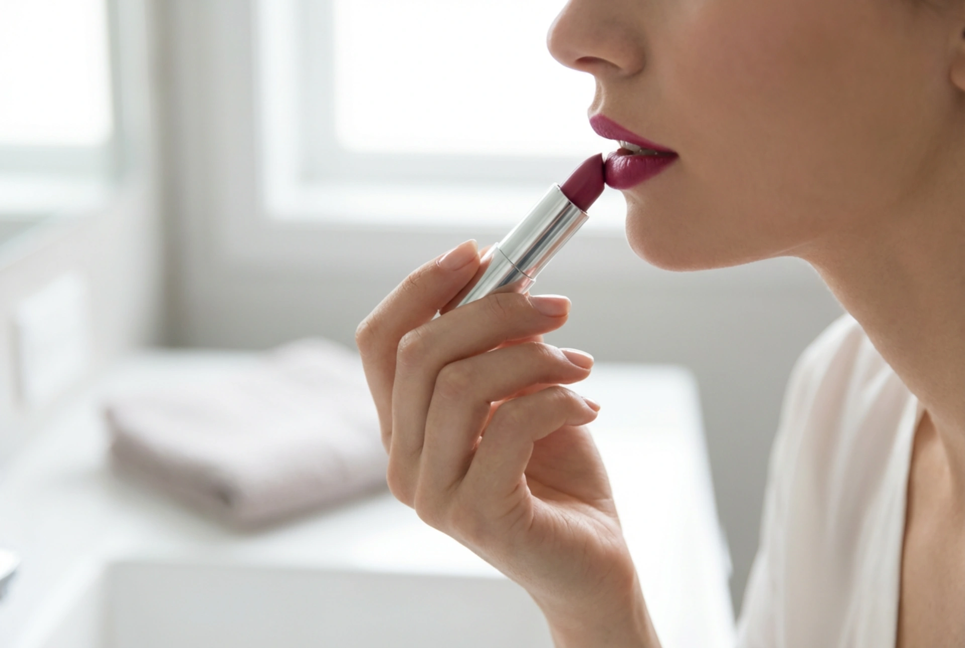 Kusursuz Dudak Makyajı Sanatı: Hazırlık, Çerçeveleme, Doldurma ve Sabitleme