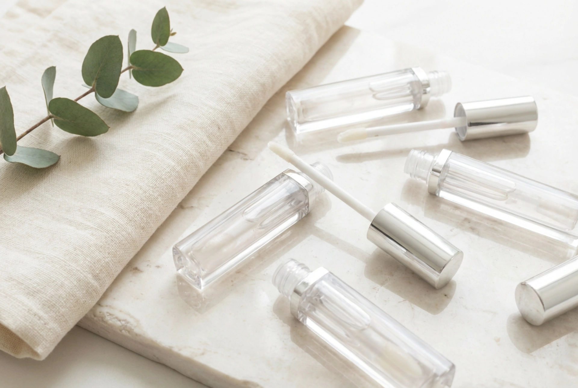 Şeffaf Dudak Parlatıcıları: En İyi Kullanım Yöntemleri ve Kaçınılması Gereken Hatalar