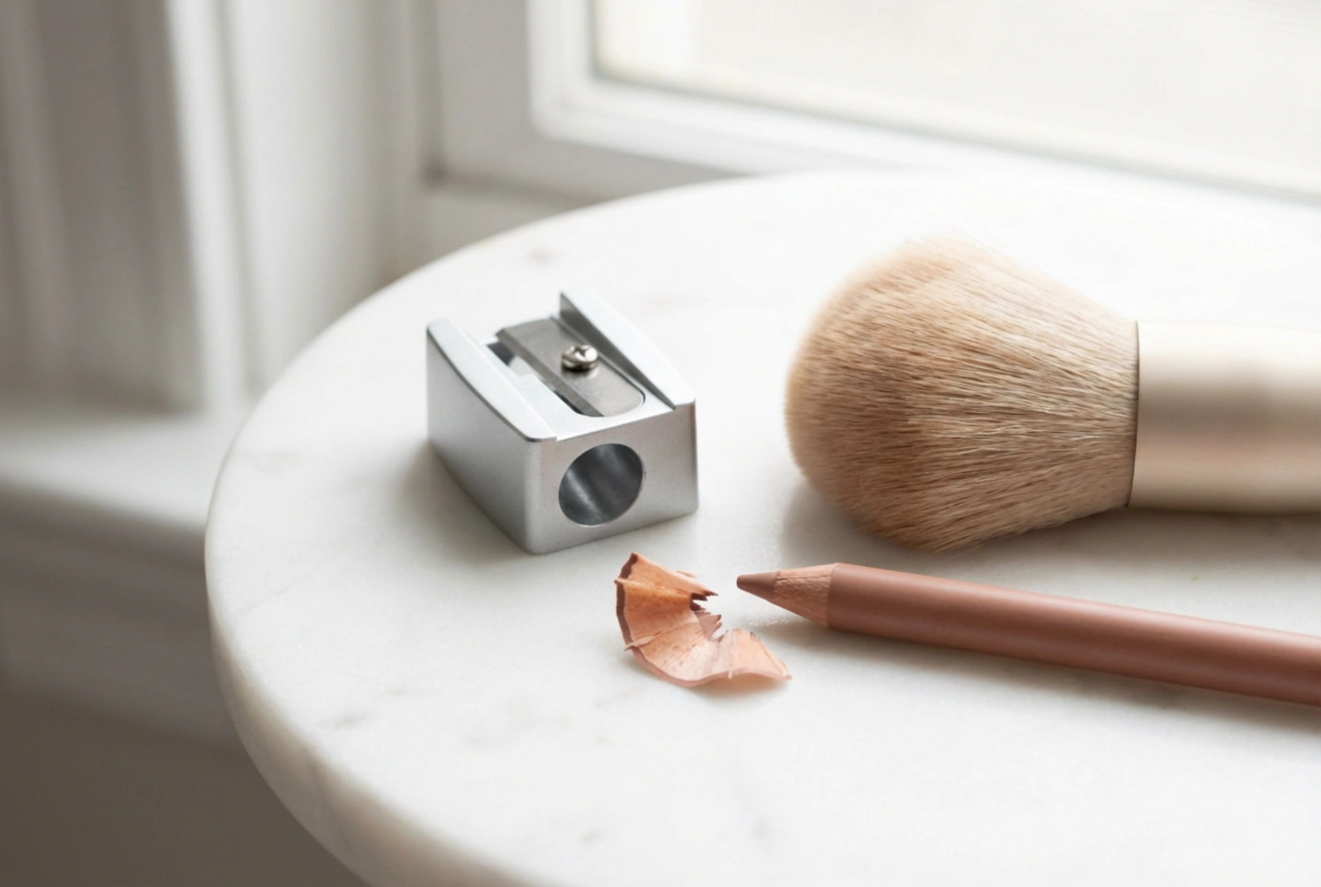 Dudak Kalemtraşı: Seçim, Hijyen ve Güvenli Açma