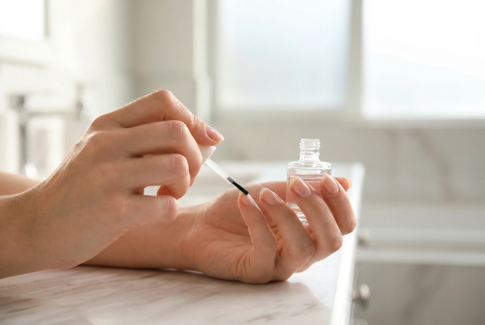 Tırnak Cilası Bazı: Neden ve Nasıl Kullanılmalı?