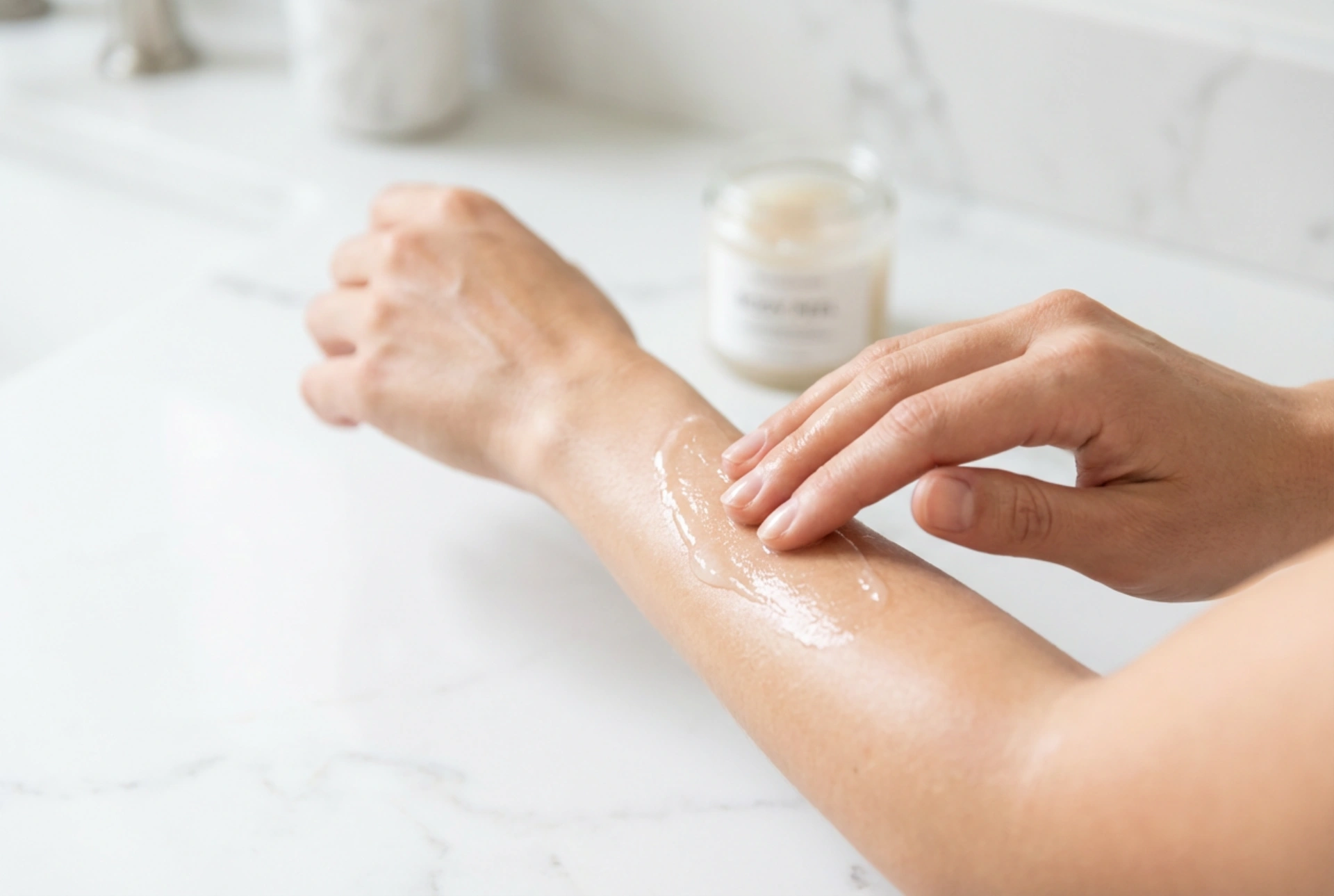 Vücut İçin Asit Peelingi: Evde Güvenli AHA/BHA Uygulaması